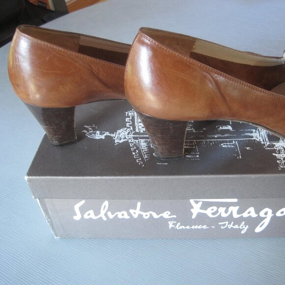 Salvatore Ferragamo Boutique Shoes 9 1/2B Gently Worn with Box - Picture 3 of 4
